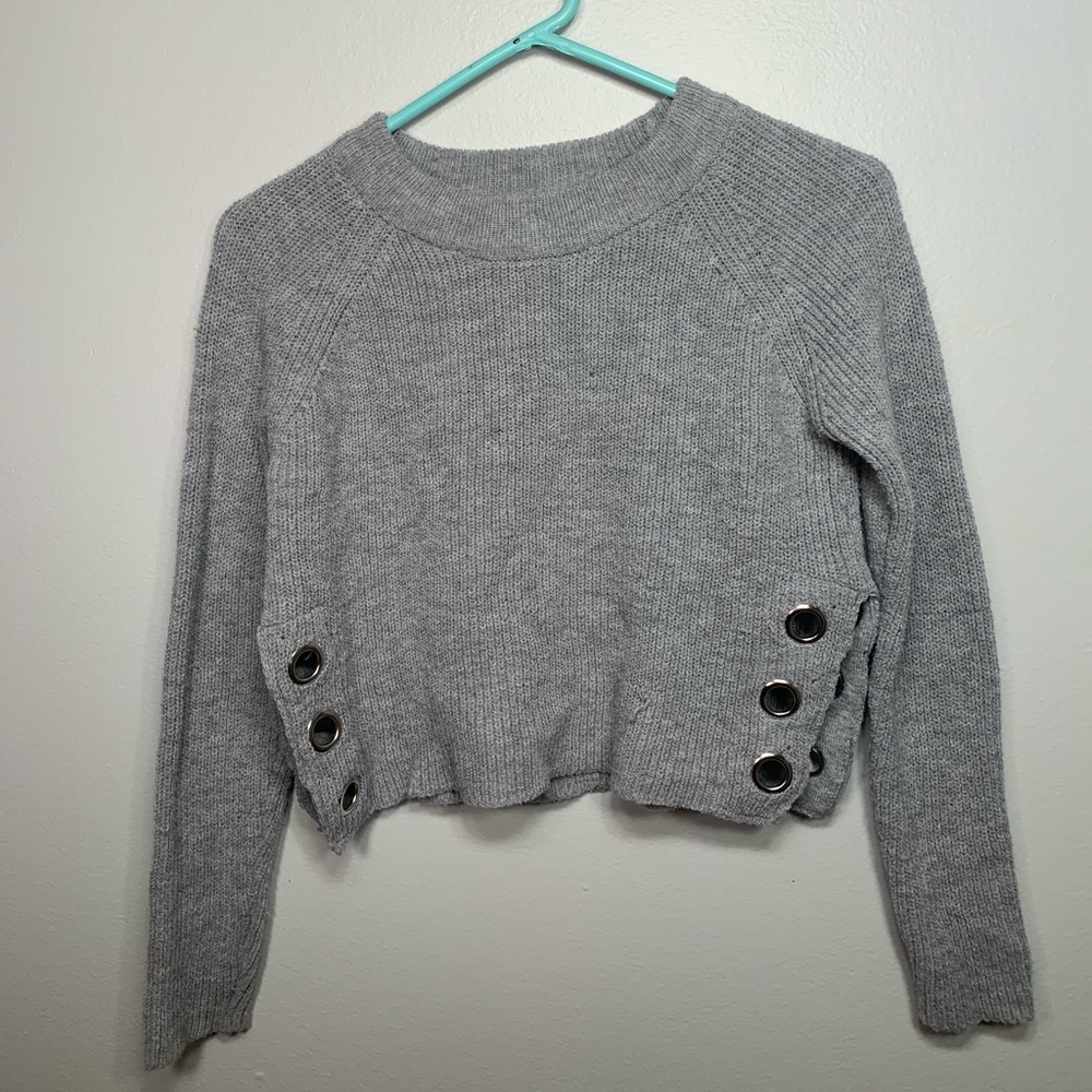 Grey long sleeve sweater with ringed sides.